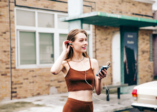 Headphones vs. Earbuds: A Comprehensive Guide to Types, Sound Quality, and Practical Use